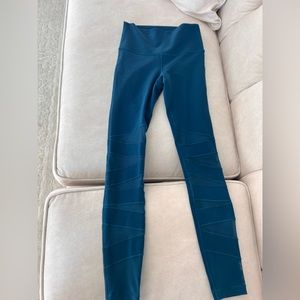 Size 7 Ivivva leggings (a little mesh )